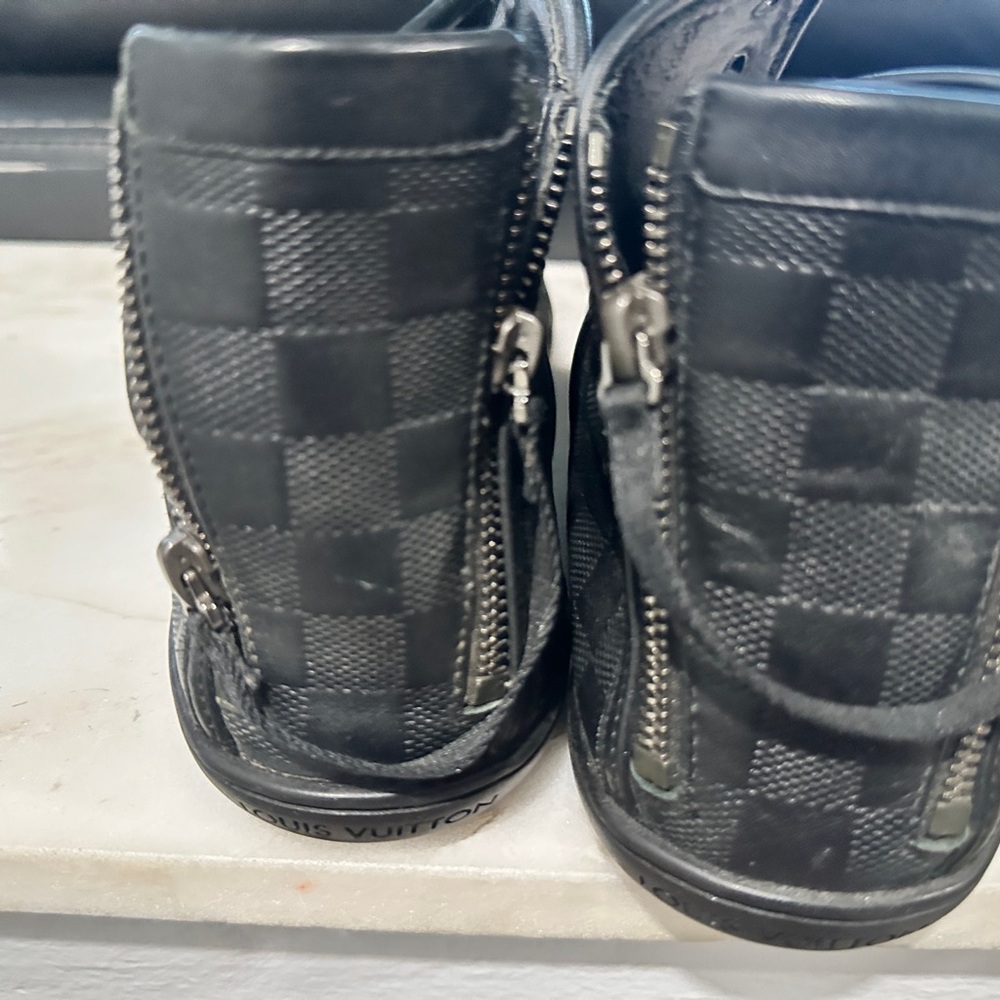 LV DAMIER SNEAKERS SIZE 9.5 - Picture 3 of 5